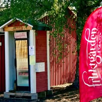 Fruktgården Svelvik farm stand with the red Fruktgården banner