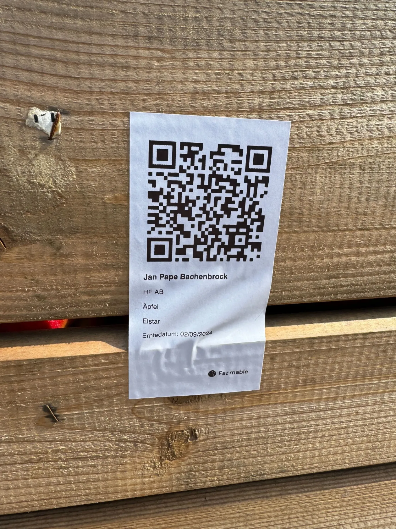 QR-batchetikett festet til plukkasse